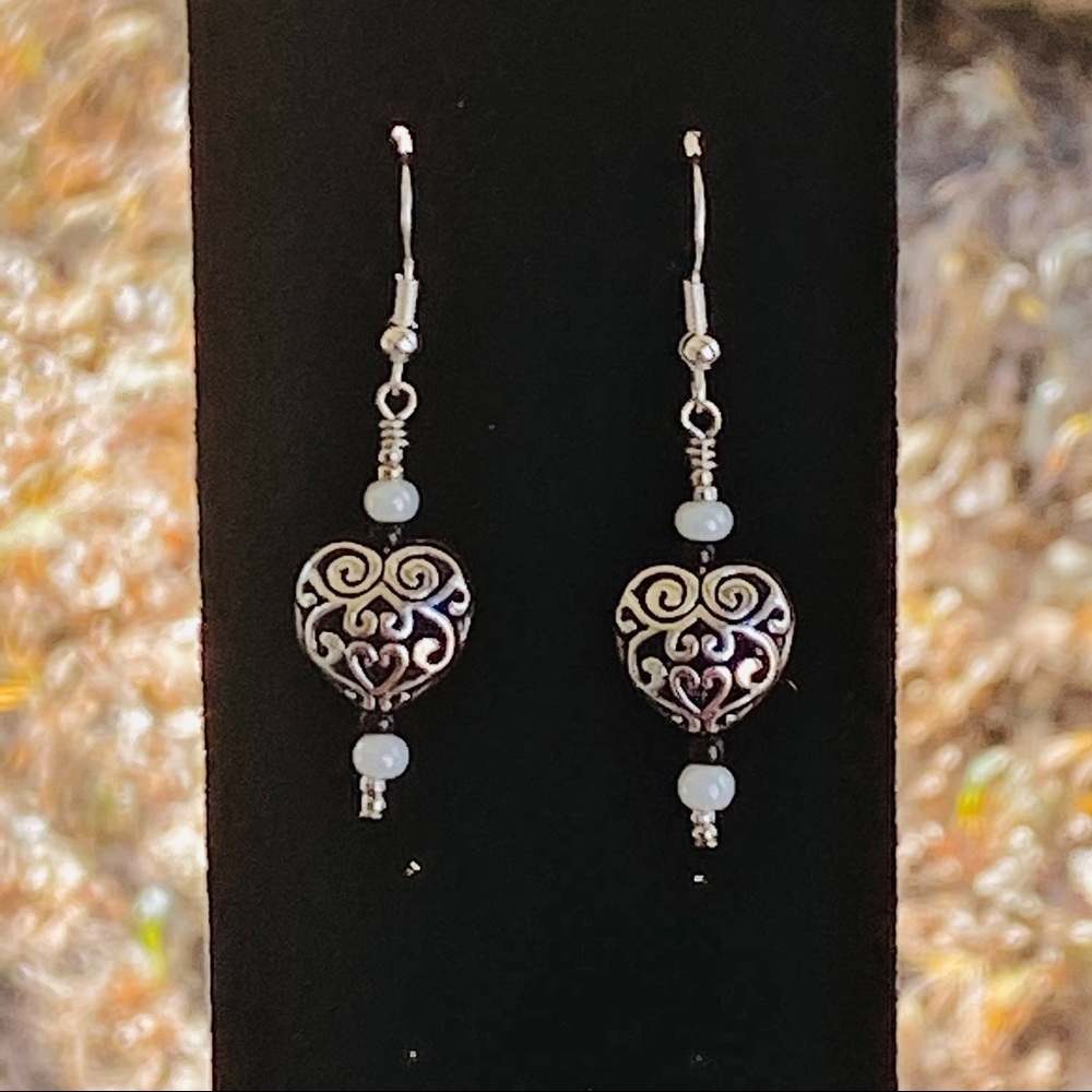 HANDMADE! SILVER & PEARL HEART DANGLE EARRINGS